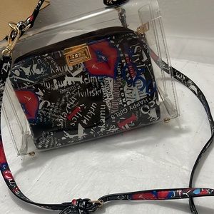 Cartera regular con una sola ve de uso.